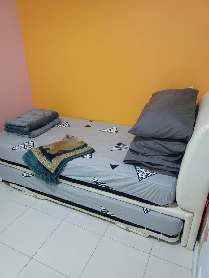 Nena Homestay Setia Alam, Air Conditioned, High Speed Internet Шах Алам Екстериор снимка