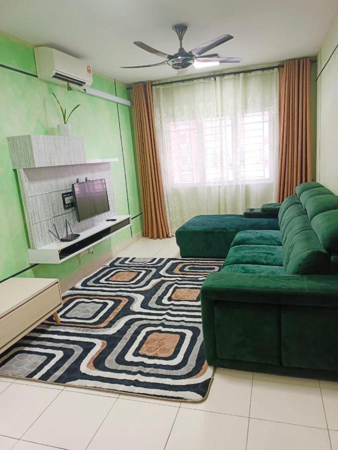 Nena Homestay Setia Alam, Air Conditioned, High Speed Internet Шах Алам Екстериор снимка