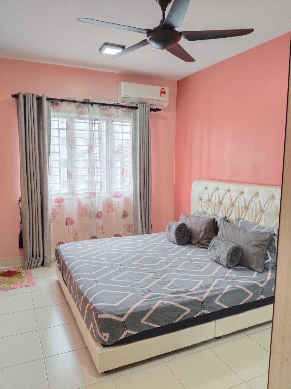 Nena Homestay Setia Alam, Air Conditioned, High Speed Internet Шах Алам Екстериор снимка