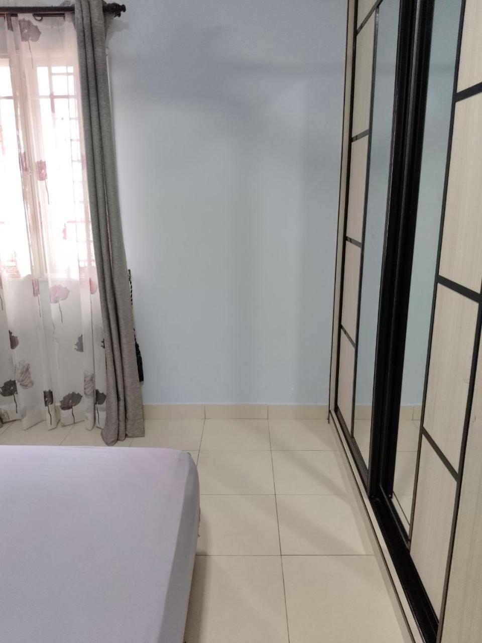 Nena Homestay Setia Alam, Air Conditioned, High Speed Internet Шах Алам Екстериор снимка