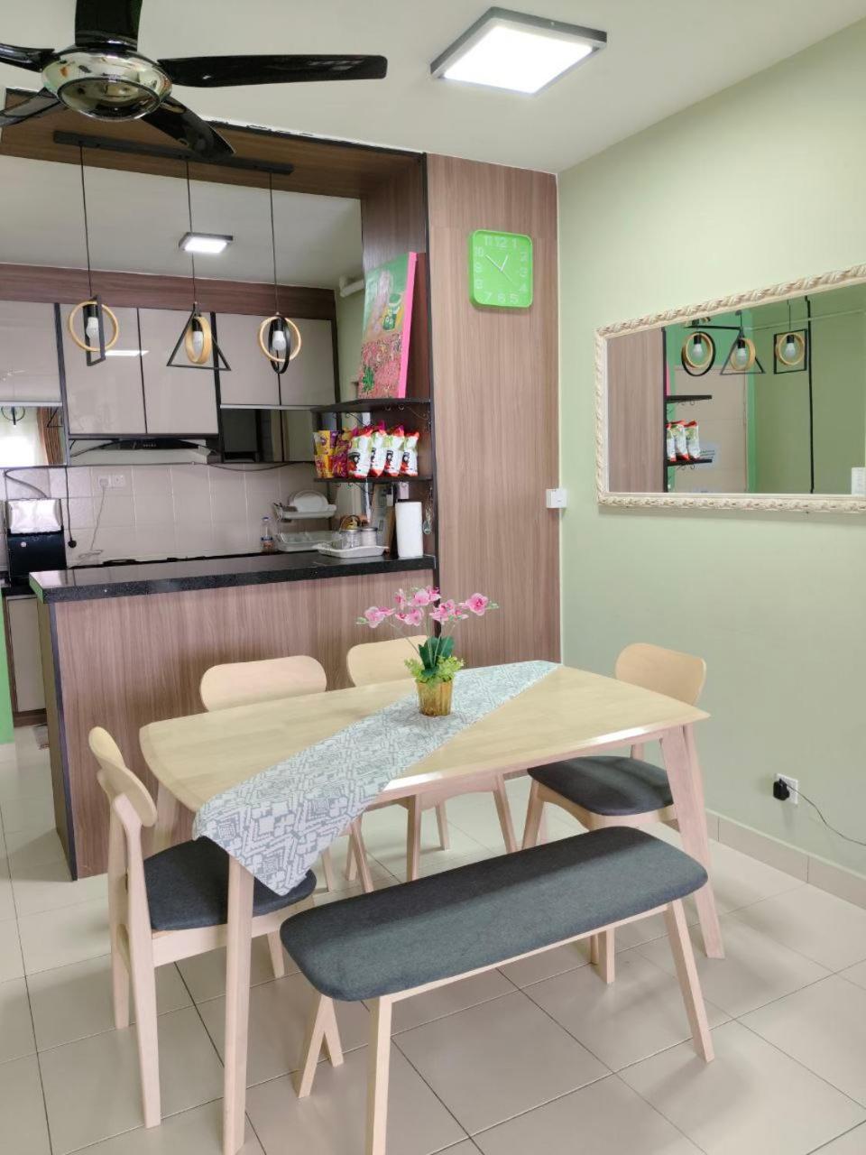 Nena Homestay Setia Alam, Air Conditioned, High Speed Internet Шах Алам Екстериор снимка